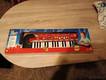 skákací míč+mašinky s koleji , piano - 10