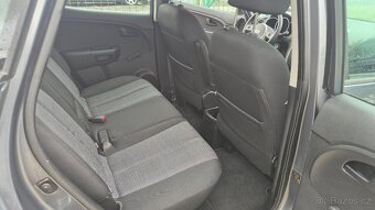 Kia Venga 1.6 i - 10