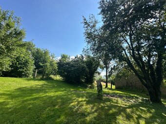 Pozemek se stavbami na okraji vesnice - 10