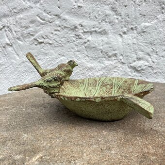 Zahradní litinové pítko pro ptáky ve tvaru listu - krmítko - 10