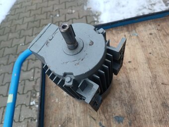 Elektromotor motor 400v 550W 1380ot - 10