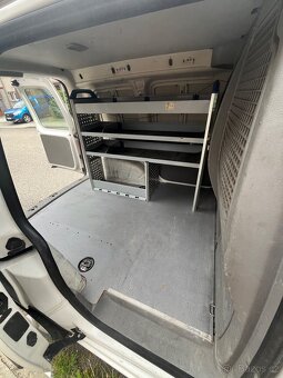 VW Caddy 1.9 atmosfér - 10