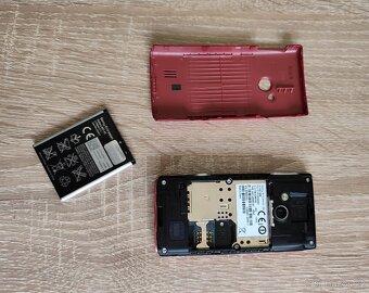 TLAČÍTKOVÝ MOBILNÍ TELEFON SONY ERICSSON J20i - 10
