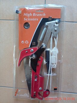 Teleskopický střihač větví. - 10