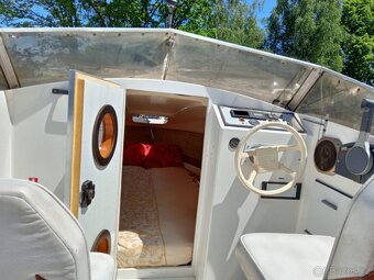 kajutový motorový člun Apollo - 10