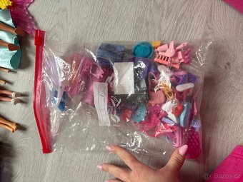 Barbie dům s výtahem, karavan, panenky - 10