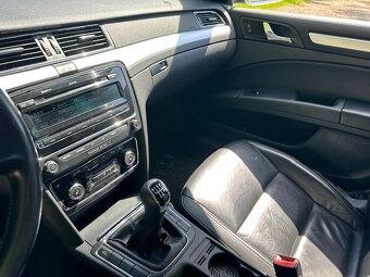 Škoda Superb 1.6 TDi 77kW Ambition 2012 - 10
