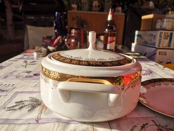 Nepoužitý jídelní servis - 10