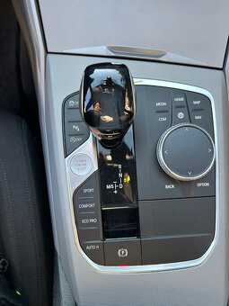 BMW 320d xDrive touring 2020 - 10