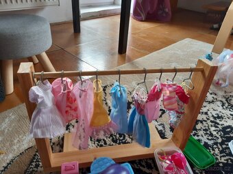 Barbie karavan a spousta doplňků - 10