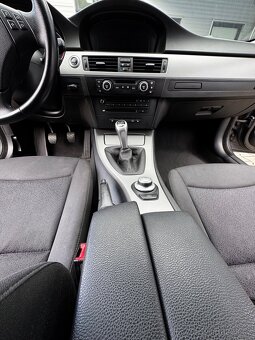 BMW E91, r.v. 2008 – po servisu, STK 1/26, alu 17” - 10