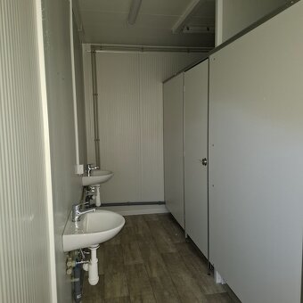 Sanitární kontejner PMP o rozměru 3 x 6 m - 10