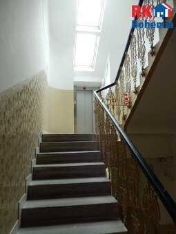 Nabízíme k pronájmu byt 2+1 o ploše 45m2+sklep v 4NP s výtah - 10