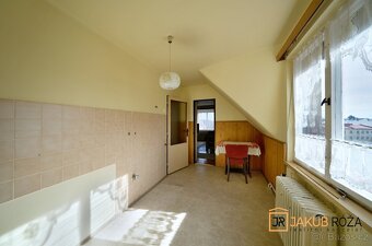 Prodej rodinného domu 238 m², pozemek 692 m² - 10