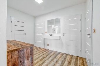 Prodej rodinného domu s potenciálem přes 270 m2 plochy - 10