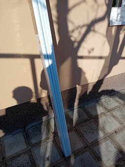 Bíle shrnovací dveře - 10