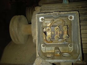Úklid dílny - elektromotory, různé věci na hoblovku - 10