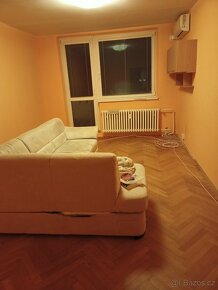 Konferenční stolek, TV stolek, sedačka, police Ikea, DVD/CD - 10