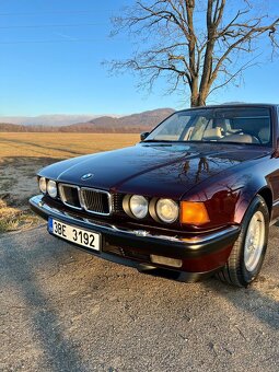 BMW E32 750i Brokatrot - 10