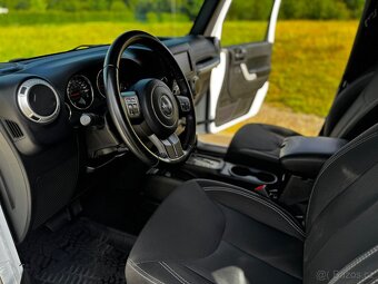 JEEP WRANGLER SAHARA 2.8 nafta, rok 2019 - 10