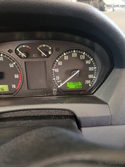 Škoda fabia 1.4i MPi - 10