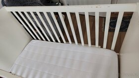 Dětská postýlka Ikea Stuva s matrací a ložní výbavou - 10