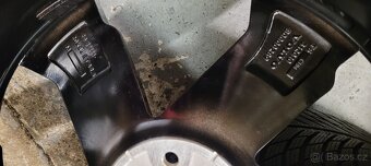 Volvo EX30 , alu 20', originál Volvo, zimní pneu, TPMS - 10