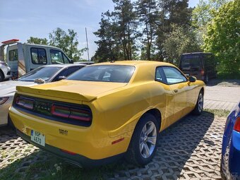 Dodge Challenger - 10