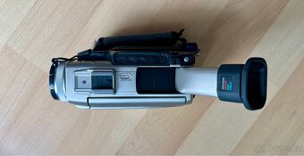 Videokamera SONY DCR-TRV10E Video8/Hi8/Digital8 - 10