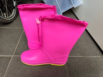 PRODÁM DÍVĆÍ RŮŽOVÉ HOLINKY COQUI, VELIKOST 35, ZCELA NOVÉ - 10