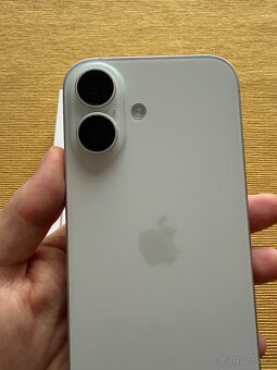 Apple iPhone 16 128GB - 10
