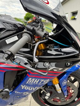 Yamaha r1 - 10