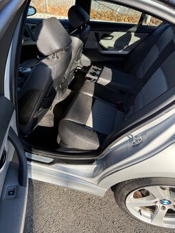 Bmw e90 330i - 10