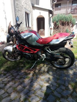 MV Agusta Brutale 910 - 10
