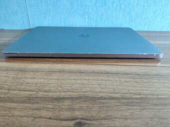 Apple MacBook Pro 13 (2017) | Core i5 • 8 GB RAM • 256 GB SS - 10