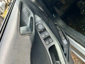 Prodano Ford Fiesta 1,0 EcoBoost 74kW Titanium - 10