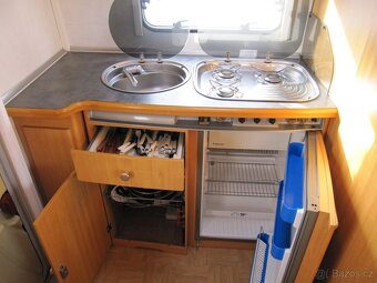 Prodám karavan LMC Munsterland 460 MD.r.v.2003 + mover ,stan - 10