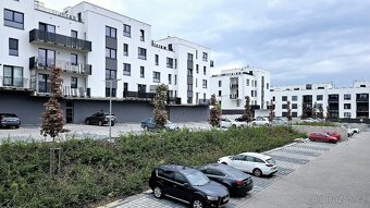 Pronájem bytu 1+KK (36m2) se sklepem, terasou a vyhrazeným k - 10