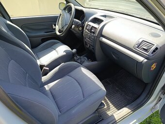 Renault Clio - 10