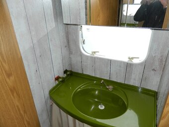 Dvouosý karavan Wilk - výborný stav - 10
