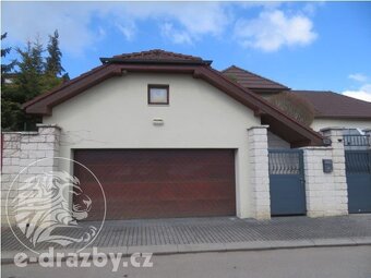 Rodinný dům s bazénem, garáží a pergolou Praha-Točná, - 10