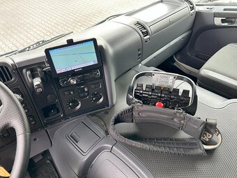 Scania P420 8x4 - plato s hydraulickou rukou Palfinger - 10