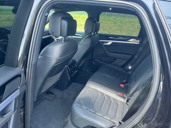 VW TOUAREG 3.0TDI 210kW • RLINE • WEBASTO • MASÁŽE - 10