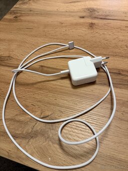 MacBook Air 13" M2 CZ 2022 Hvězdně bílý - 10