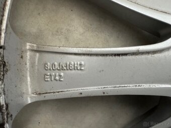 Originál Volvo alu disky a gumy 245/45/18 Pirelli 100V - 10
