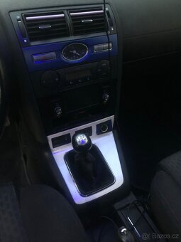 Ford Mondeo 1.8 - 10