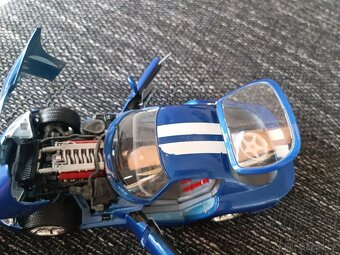 Modely aut 1/18 - 10