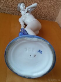 STAROŽITNA PORCELÁNOVA SOŠKA, DÍVČÍ AKT. - 10