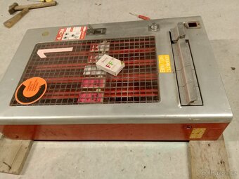 Prodám nástěnný automat na cigarety, Německo. - 10