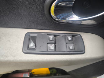 Dacia Lodgy, 1,5 dci, 7 míst - 10